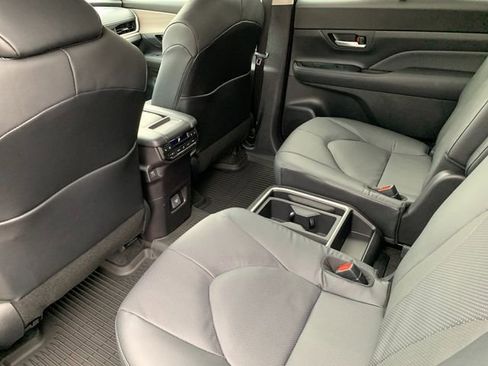 New 2026 Toyota Grand Highlander Platinum image 13