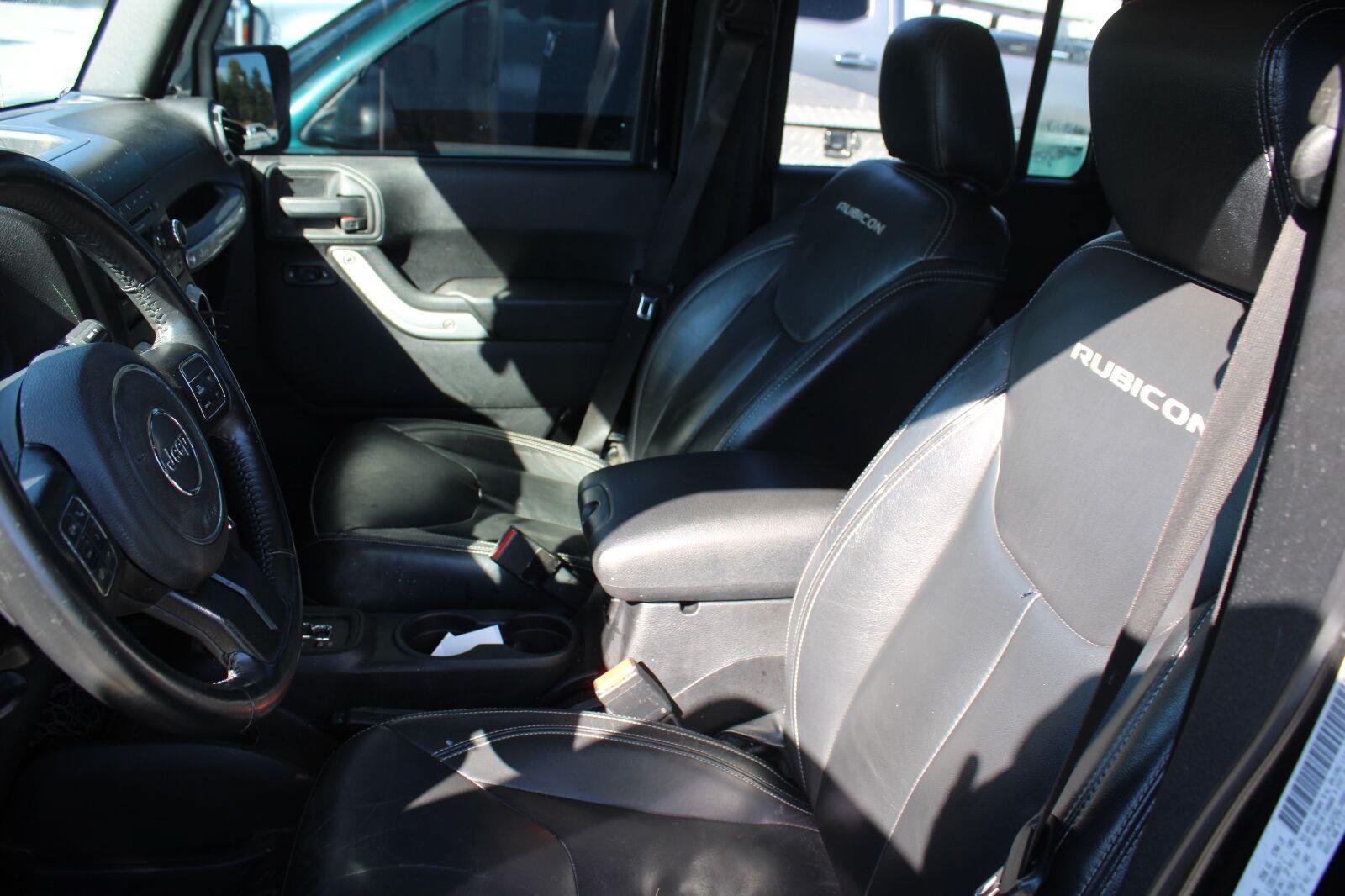 Used 2016 Jeep Wrangler Unlimited Rubicon w/ Connectivity Group AWD/4WD image 9