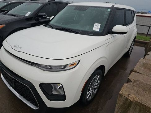 Used 2022 Kia Soul LX FWD image 1