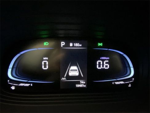 Used 2024 Hyundai Venue Limited image 15