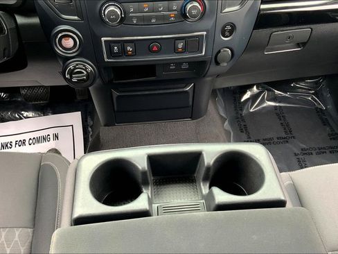 Used 2022 Nissan Titan SV image 13