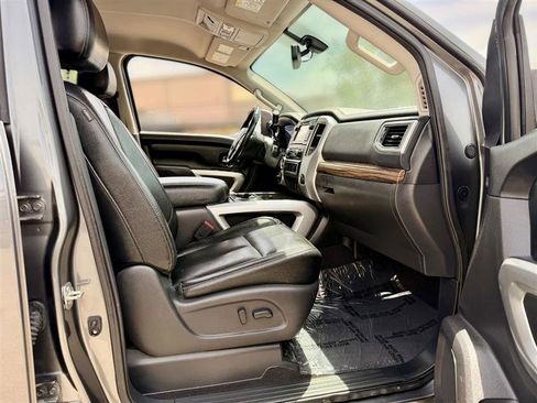 Used 2016 Nissan Titan SL AWD/4WD image 10