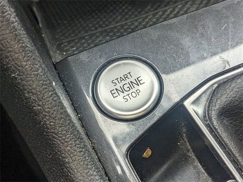 Used 2022 Volkswagen Tiguan SE image 29