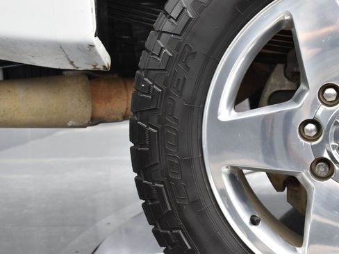 Used 2014 GMC Sierra 2500 Denali w/ Suspension Package, Off-Road image 39