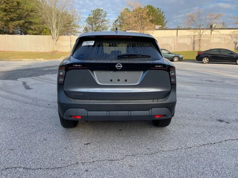 Used 2025 Nissan Kicks SV image 5