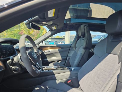 Used 2023 Audi e-tron GT Premium Plus image 24