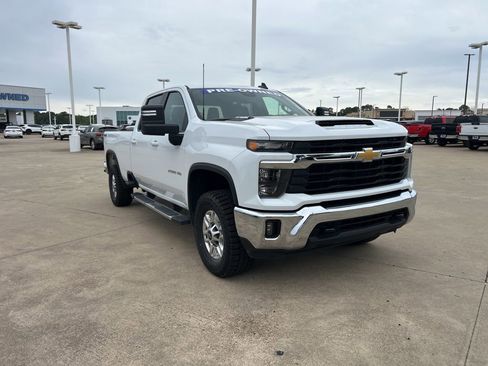 Used 2025 Chevrolet Silverado 2500 LT w/ Convenience Package AWD/4WD image 3