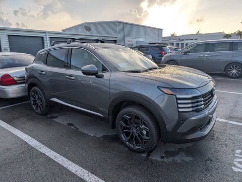 New 2025 Nissan Kicks SR image 2