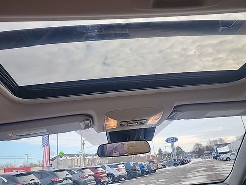 Used 2021 Toyota RAV4 XLE Premium image 15