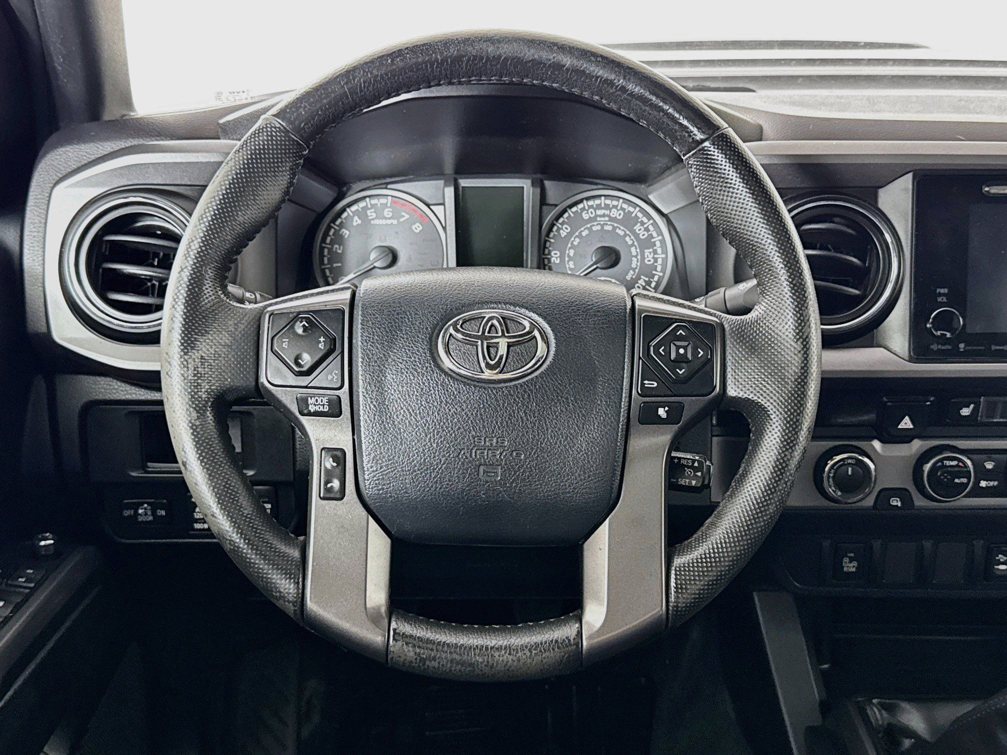 Used 2017 Toyota Tacoma TRD Sport AWD/4WD image 4