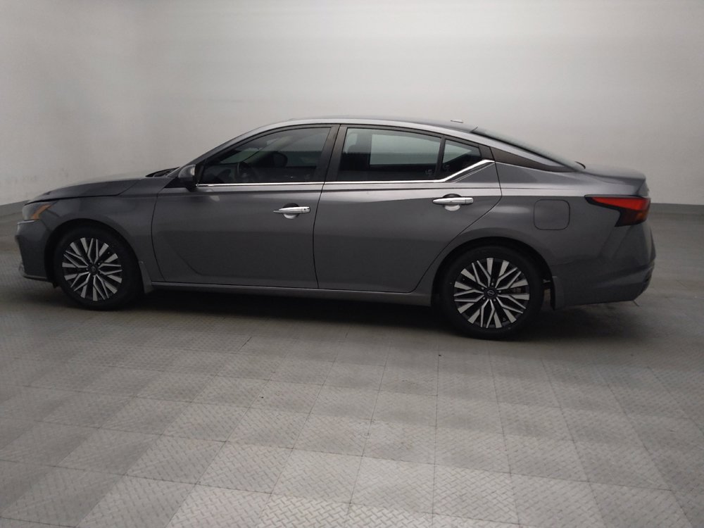 Used 2024 Nissan Altima 2.5 SV w/ SV Premium Package FWD image 3