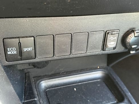 Used 2015 Toyota RAV4 LE AWD/4WD image 17