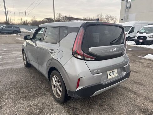 Used 2023 Kia Soul LX w/ LX Technology Package image 7