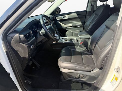 Used 2022 Ford Explorer XLT w/ Equipment Group 202A image 15