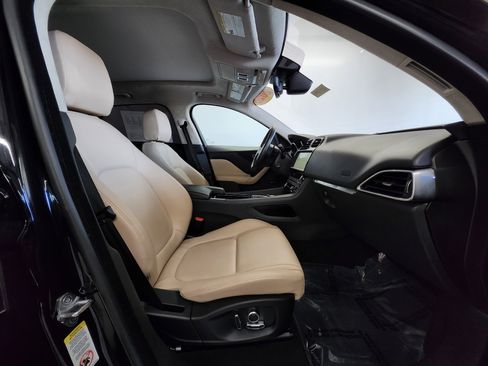 Used 2020 Jaguar F-PACE Premium image 26