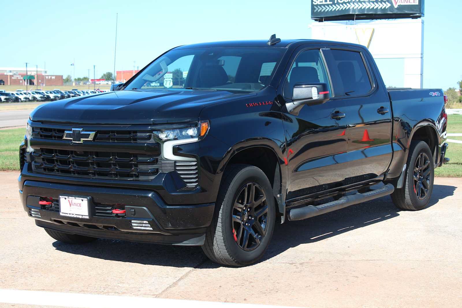 Used 2022 Chevrolet Silverado 1500 RST w/ Redline Edition AWD/4WD image 4
