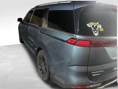 Used 2023 Kia Carnival SX Prestige image 3