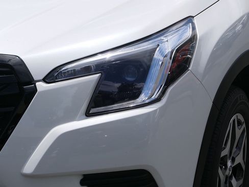 Used 2024 Subaru Forester Premium AWD/4WD image 9