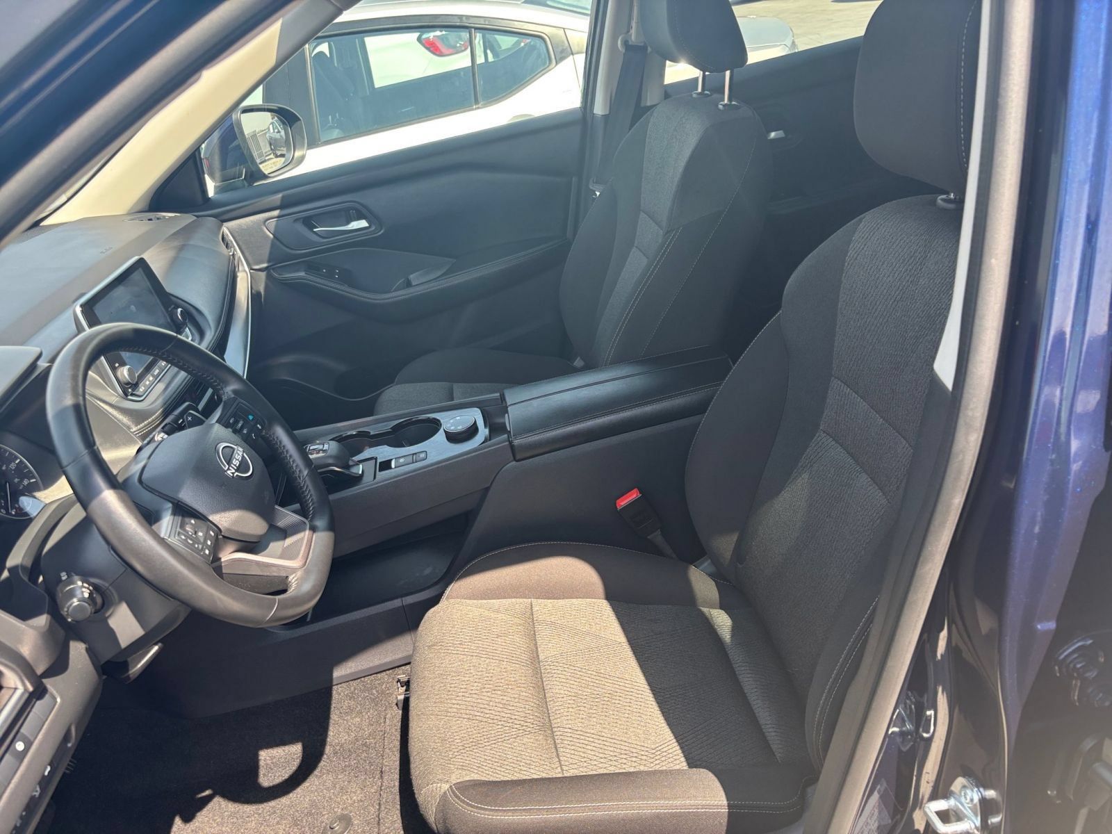 Used 2025 Nissan Rogue SV AWD/4WD image 37