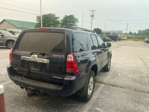 Used 2008 Toyota 4Runner SR5 AWD/4WD image 5