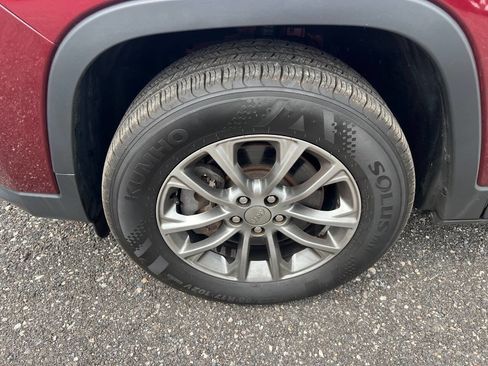 Used 2019 Jeep Cherokee Latitude Plus w/ Cold Weather Group image 28