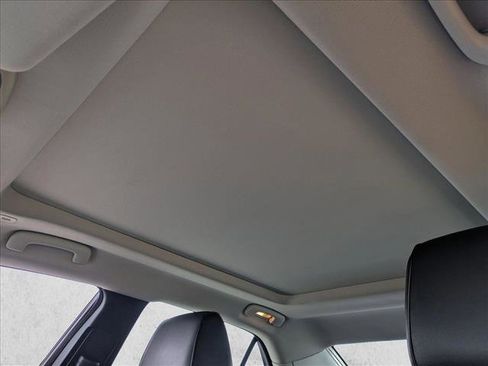 Used 2017 Chrysler 300 C image 18