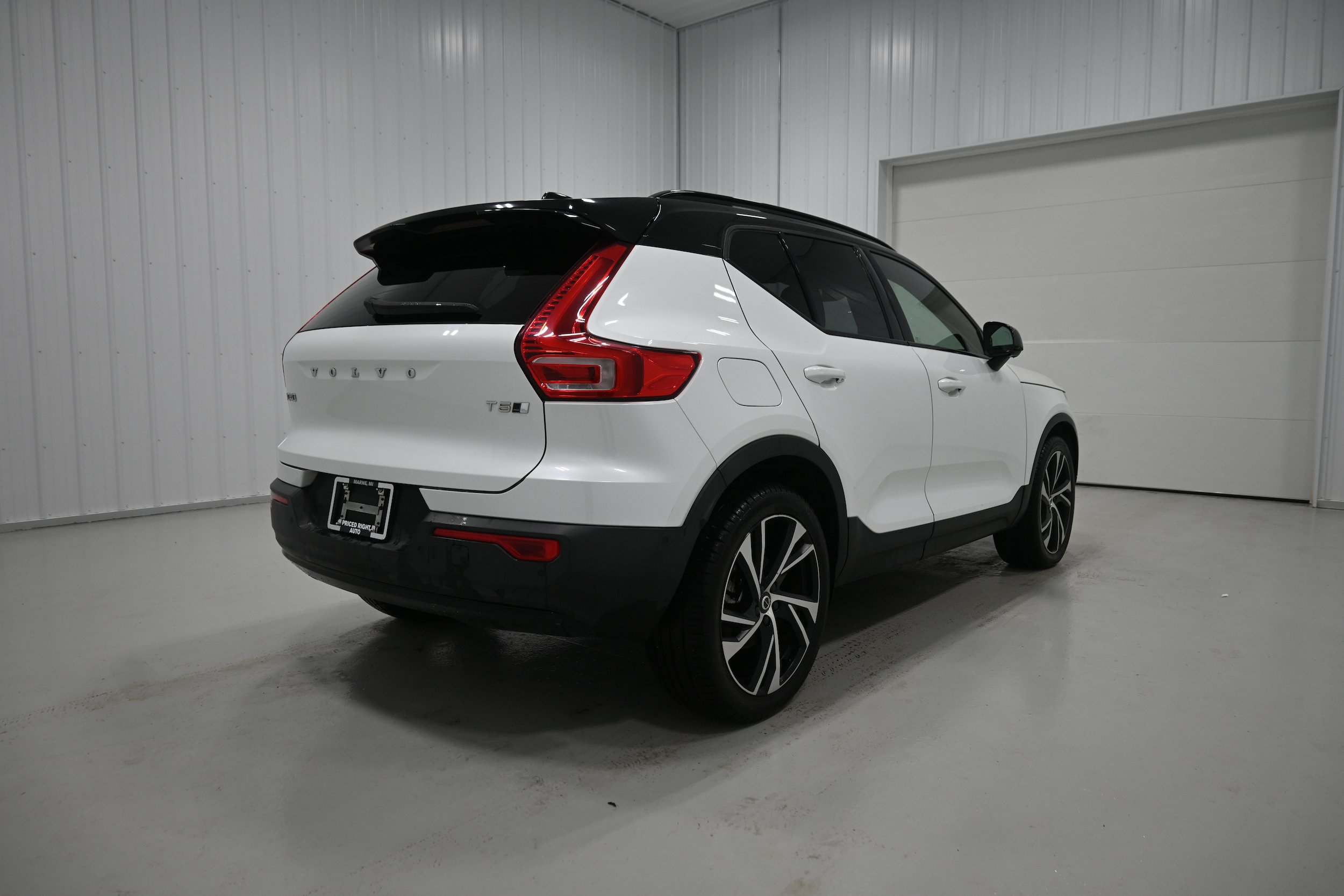 Used 2021 Volvo XC40 T5 R-Design w/ Protection Package Premier AWD/4WD image 36