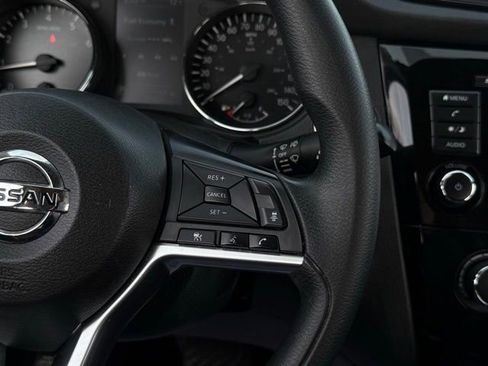 Used 2019 Nissan Rogue S image 9