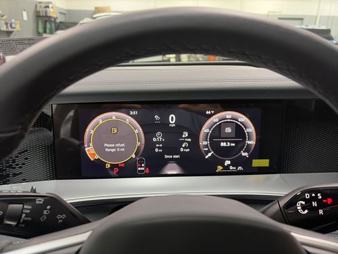 New 2026 Volkswagen Tiguan SE R-Line image 17