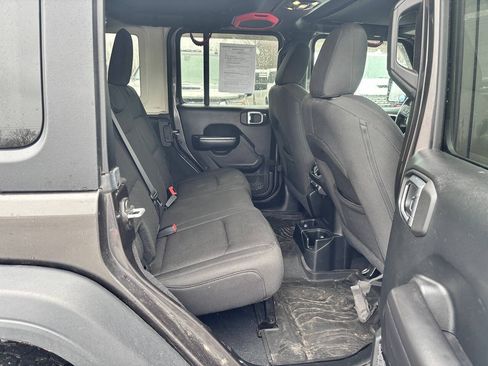 Used 2019 Jeep Wrangler Unlimited Sport S AWD/4WD image 10