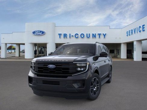 New 2025 Ford Expedition Active image 2
