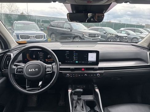 Used 2024 Kia Sorento S image 16