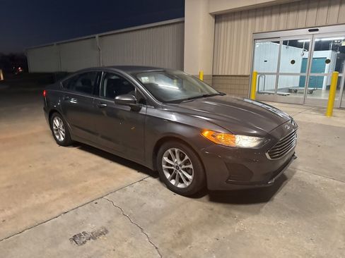 Used 2020 Ford Fusion SE image 19