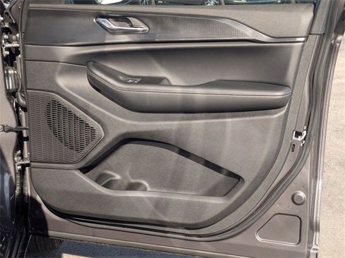 New 2025 Jeep Grand Cherokee L Altitude image 36