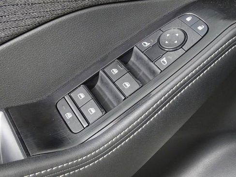 Used 2023 Nissan Rogue SV image 17