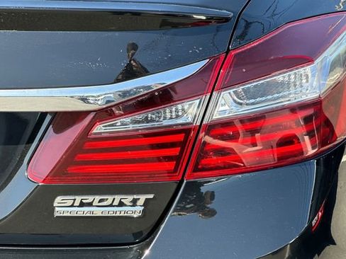 Used 2017 Honda Accord Sport Special Edition image 28