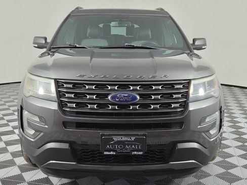 Used 2017 Ford Explorer XLT w/ Equipment Group 202A FWD image 2