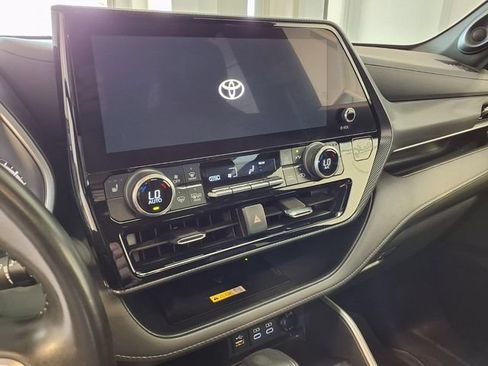 Used 2023 Toyota Highlander XSE FWD image 11