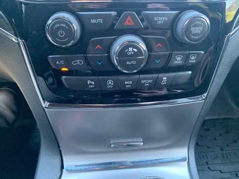 Used 2019 Jeep Grand Cherokee Limited AWD/4WD image 14