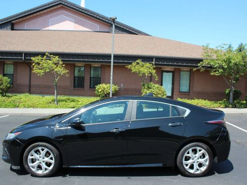 Used 2017 Chevrolet Volt Premier FWD image 4