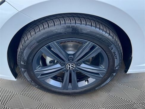 Used 2024 Volkswagen Jetta SE image 30