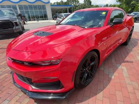Used 2020 Chevrolet Camaro SS RWD image 5