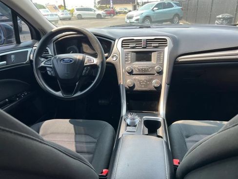 Used 2017 Ford Fusion SE FWD image 10