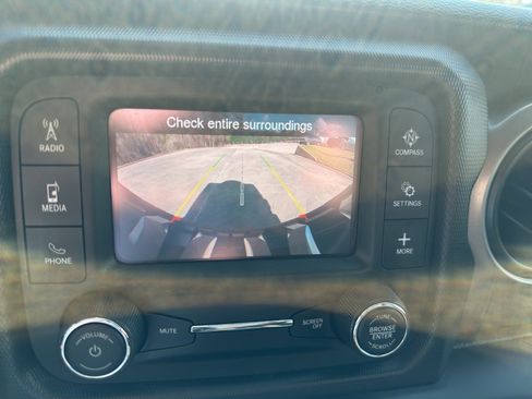 Used 2020 Jeep Wrangler Sport image 15