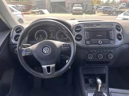 Used 2013 Volkswagen Tiguan SE image 3