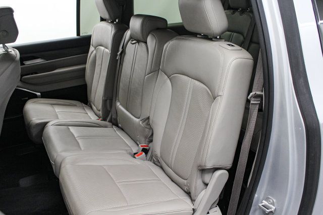 Used 2024 Jeep Wagoneer L Series II w/ Flexible Seating Group RWD image 17