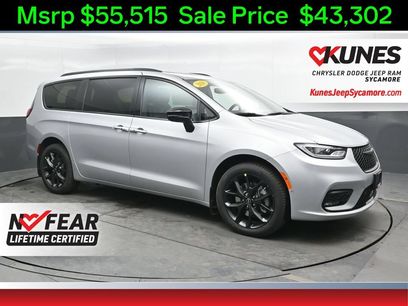 New 2026 Chrysler Pacifica Select w/ S Appearance Package