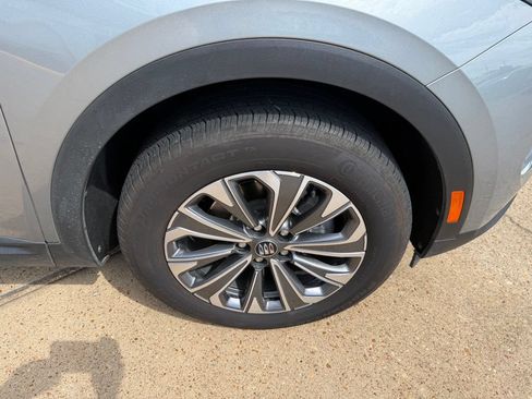 Used 2025 Buick Envision Preferred AWD/4WD image 20