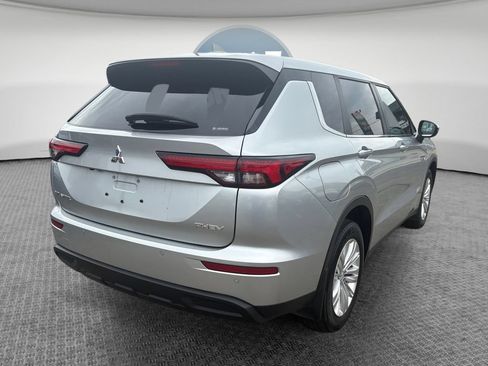 Used 2025 Mitsubishi Outlander ES AWD/4WD image 3
