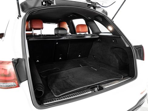 Used 2022 Mercedes-Benz GLC 300 w/ AMG Line image 58